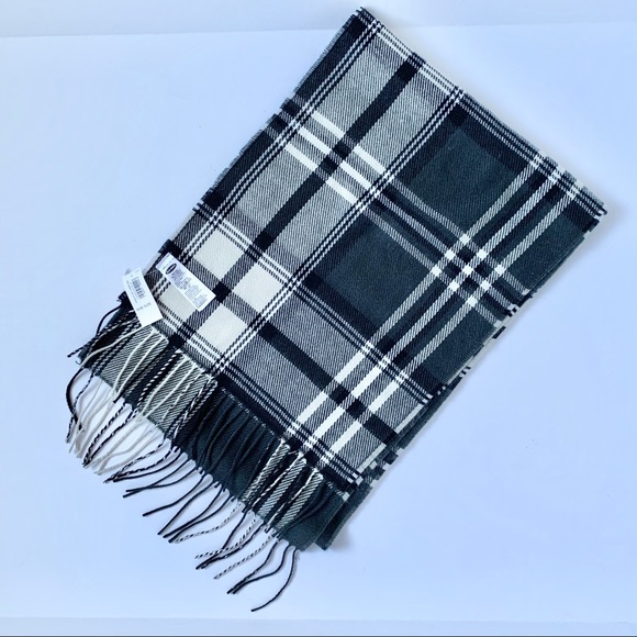 New Old Navy Men’s Plaid Scarf - Picture 2 of 7